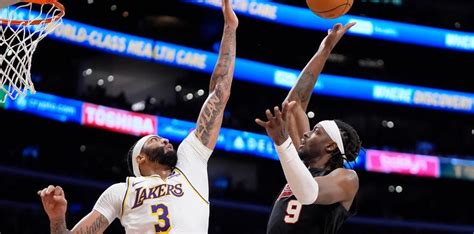 Lakers vs Bulls NBA Odds, Picks and Predictions .
